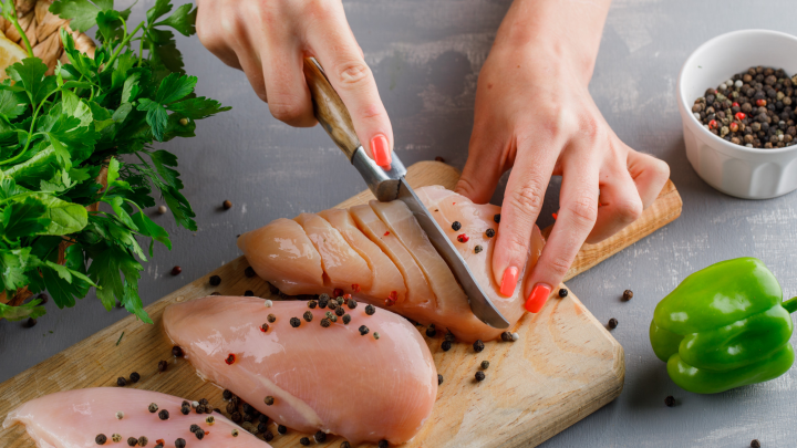 Дешёвая курица попадёт на прилавки, но радоваться рано