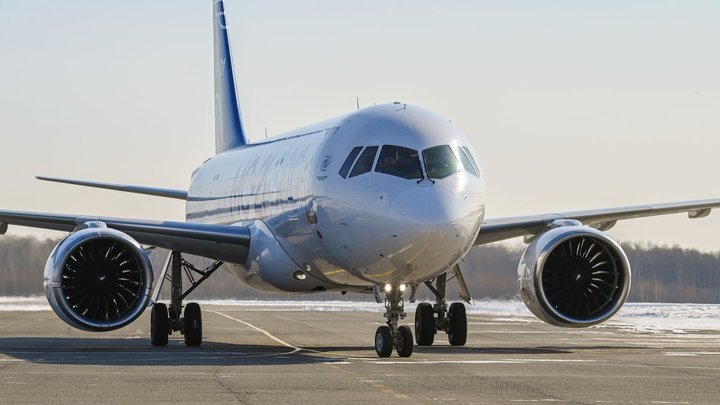 Дед Мороз со Снегурочкой поделились впечатлениями от полёта на русском МС-21