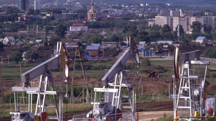 Переиграл и уничтожил: Россия может перестать поставлять нефть на мировые рынки из-за капризов G7