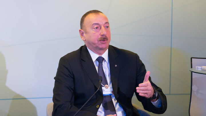 Пашиняну прилетело от вооружённого калькулятором Алиева за отказ приехать на саммит СНГ