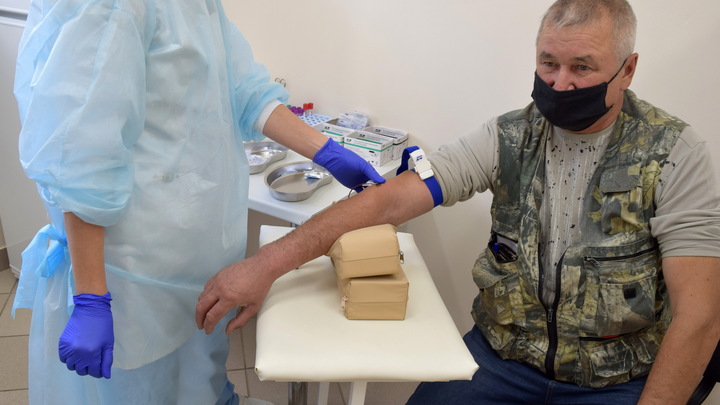 Стало известно, кому противопоказана вакцина от коронавируса: комздрав Петербурга выпустил памятку