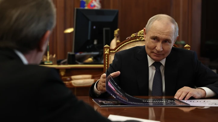 И молоко будет: Путин обыграл воспоминание Любшина о Дне Победы