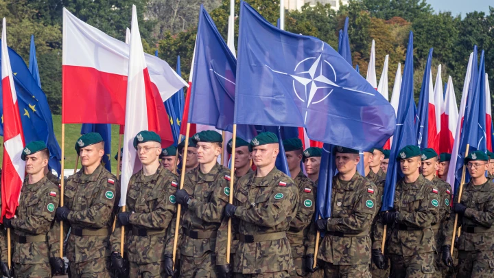 Десять стран готовы отправить войска на Украину. Уже озвучен план гарантий безопасности - Bloomberg
