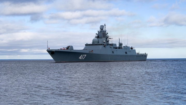 Минобороны: Экипаж Адмирала Горшкова спас 68 пассажиров терпевшего бедствия иностранного судна