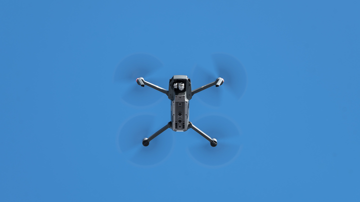 Украинский дрон атаковал пункт пропуска в Брянской области: Источник сообщил подробности