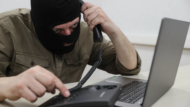 Как распознать, что звонит мошенник: Преступника выдаёт одно слово