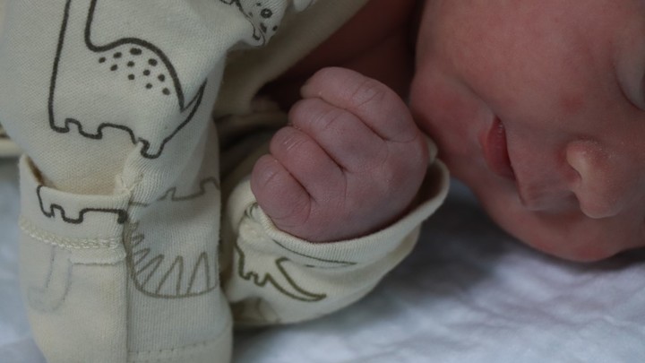 Родившие в новогоднюю ночь кемеровчанки получили по 10 тысяч рублей