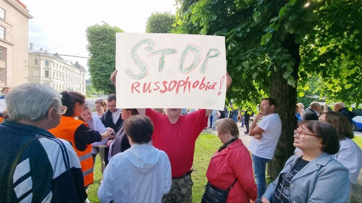 В Риге прошёл митинг в защиту русских