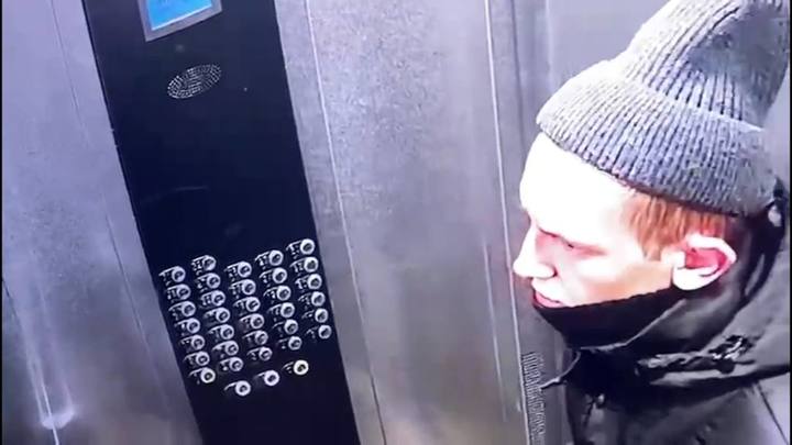 Полиция ищет велосипедного вора, попавшего на камеру наблюдения во время кражи в Екатеринбурге