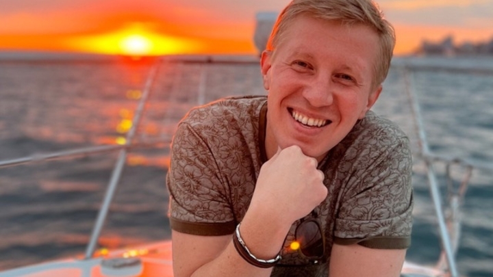 Наставник известных бизнес-коучей Милованов разбился при падении с окна многоэтажки в Сочи