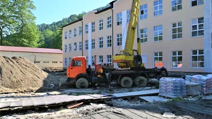 В Сочи до 2025 года планируют построить 50 школ и детсадов