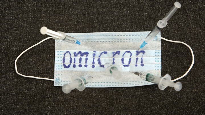 Вы почувствуете это через два дня: какие симптомы появляются после контакта с зараженным Омикроном