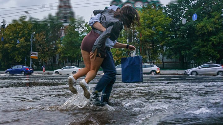 В Сочи объявили сразу два штормовых предупреждения