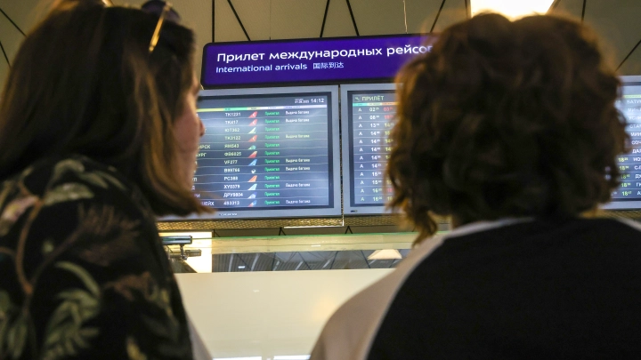 В аэропорту Внуково сняли огромные очереди к паспортному контролю
