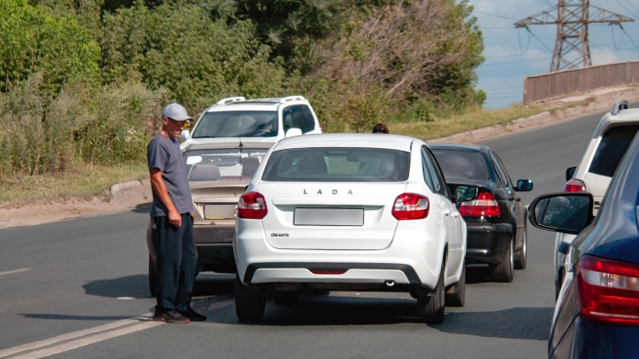 Кто виноват в авариях: силиконовые тёлки или коррупция при выдаче прав? Гневный пост депутата вызвал скандал в соцсетях