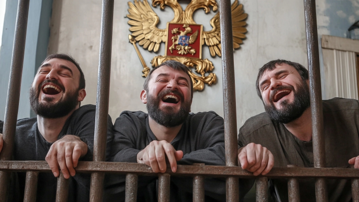 Ашотик уже не порешает со старшими: Сидит и думает о своём поведении