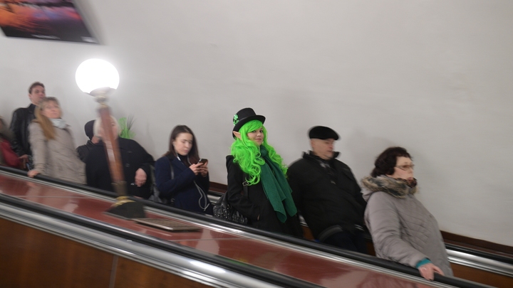 Поезда на зеленой ветке метро Москвы следуют с увеличенным интервалом