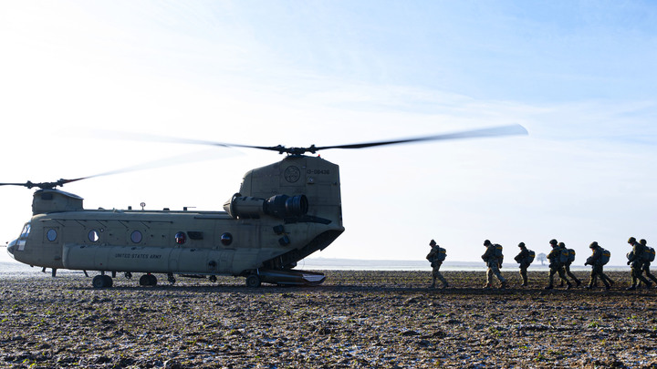 Это прорыв: Дрон-камикадзе уничтожил вертолёт Ми-8. Во фронтовой сводке молчок