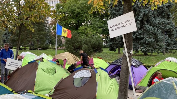 В Молдавии всё больше трасс перекрывают люди, которых власти не пускают на протест