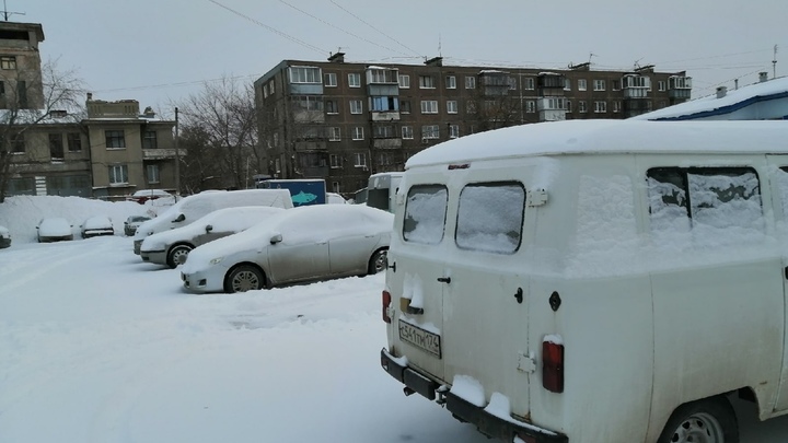 В Курганской области ГИБДД перекрыла трассы для большегрузов и автобусов из-за опасных условий