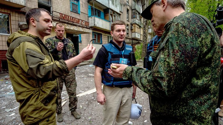 Украинские каратели обстреляли позиции ДНР танковыми снарядами
