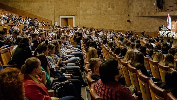 После скандала с украинскими флагами в РУДН назначена служебная проверка