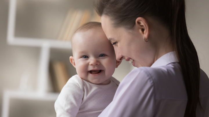 Минздрав установил новые правила раннего прикладывания младенца к груди матери