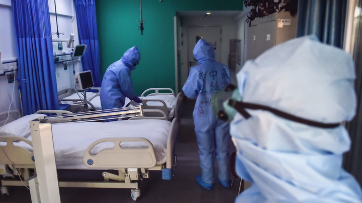 Сообщили, но поздно? Британские СМИ снова обвинили Китай в попытках скрыть COVID