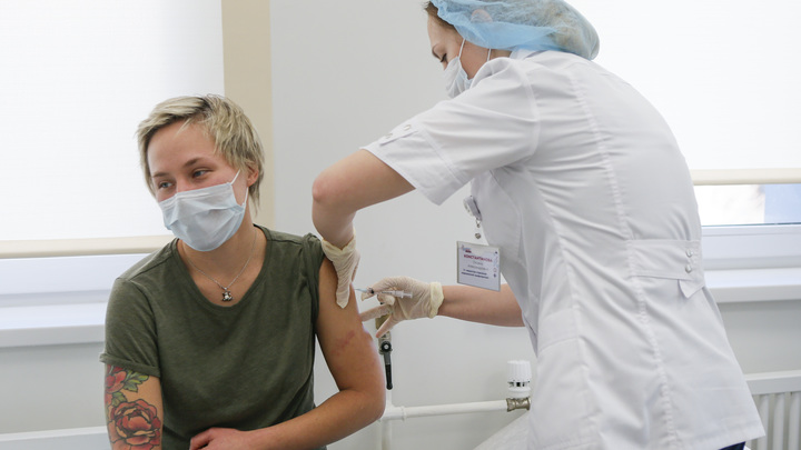 Вакцинация не даст стопроцентную защиту: Учёный раскрыл особенность человеческого иммунитета