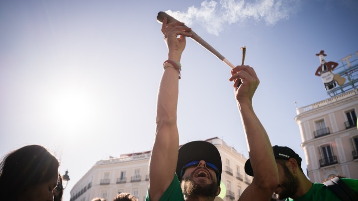 Bloomberg: на Украине могут легализовать медицинскую коноплю