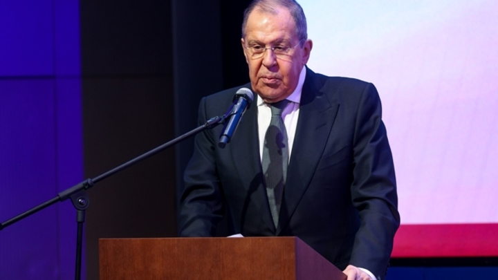 Сергей Лавров откровенно рассмеялся после вопроса о возможной отправке войск НАТО на Украину