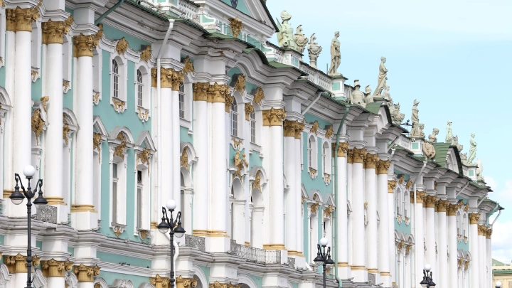 Эрмитаж в числе других музеев Петербурга эвакуировали после сообщений о минировании