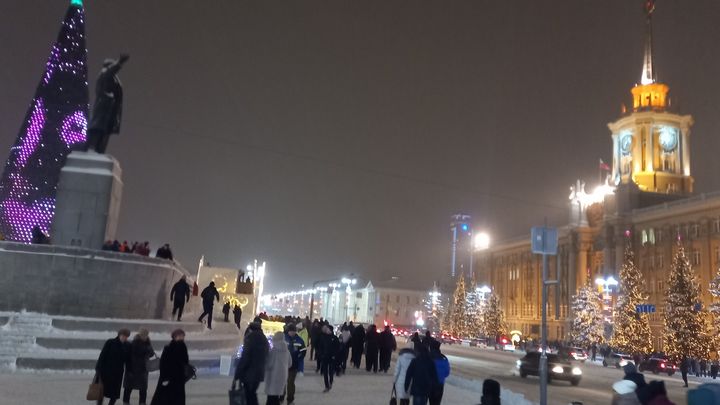 В мэрии Екатеринбурга рассказали, когда закроется ледовый городок на площади 1905 года