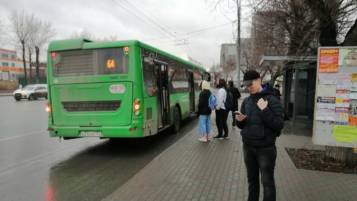 Автобусное движение в Челябинске оказалось под угрозой из-за болеющих водителей