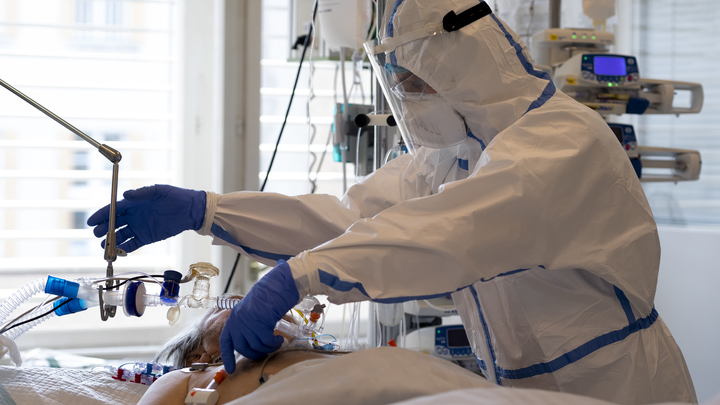 Пандемия закончится? Биолог рассказала, что будет с ковидом летом