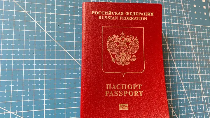 Огненное шоу: челябинец сжег паспорт перед камерой