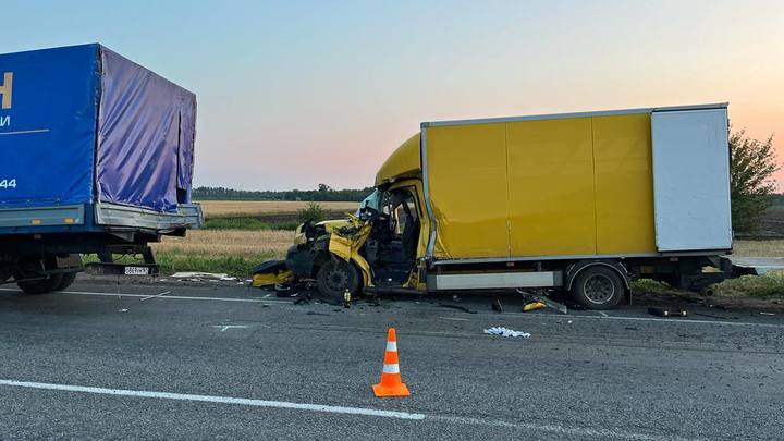 В Ростовской области на трассе произошла смертельная авария