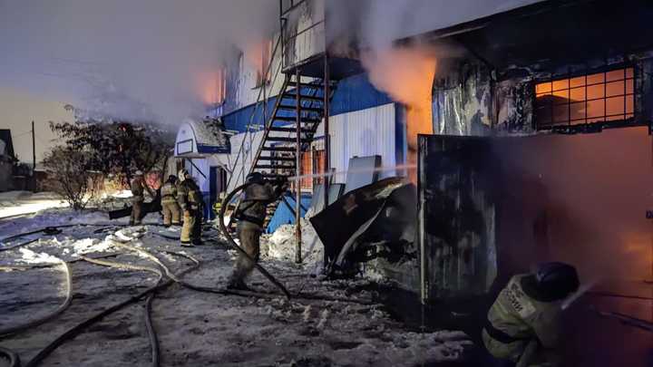 В Самаре пожарные два часа тушили крупный пожар в Зубчаниновке