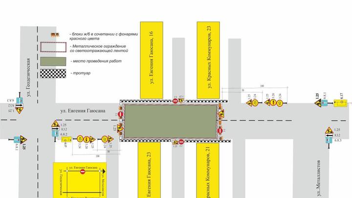 На севере Читы возле парка МЖК на месяц перекрыли участок дороги