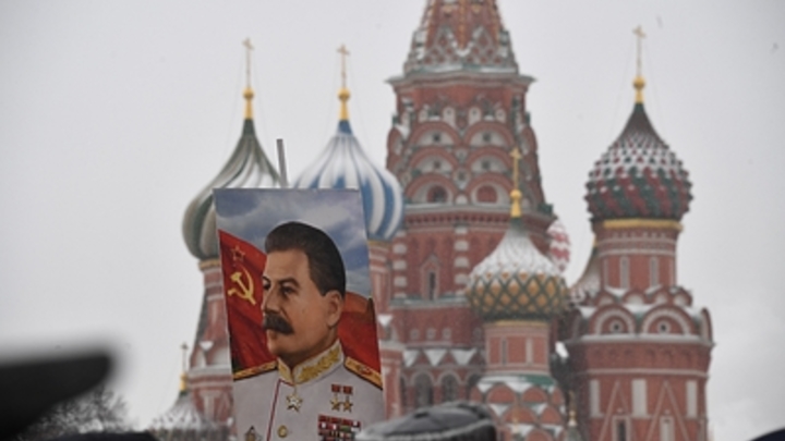 В Кремле поддержали обращение Медведева к опыту Сталина в годы ВОВ: Сложное время