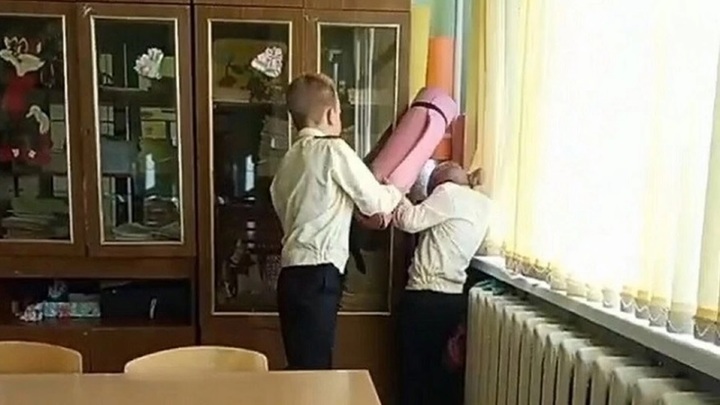 Из-за видео с издевательствами над учениками СК проверит школу Хабаровского края