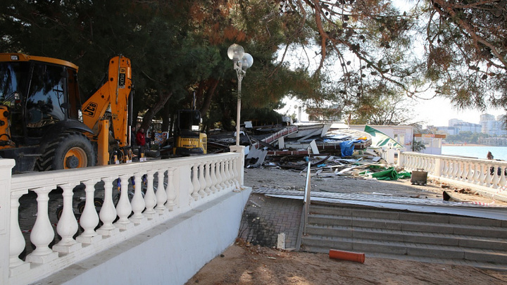 Ломать - не строить: В Геленджике ради пешеходов сносят кафе советской эпохи