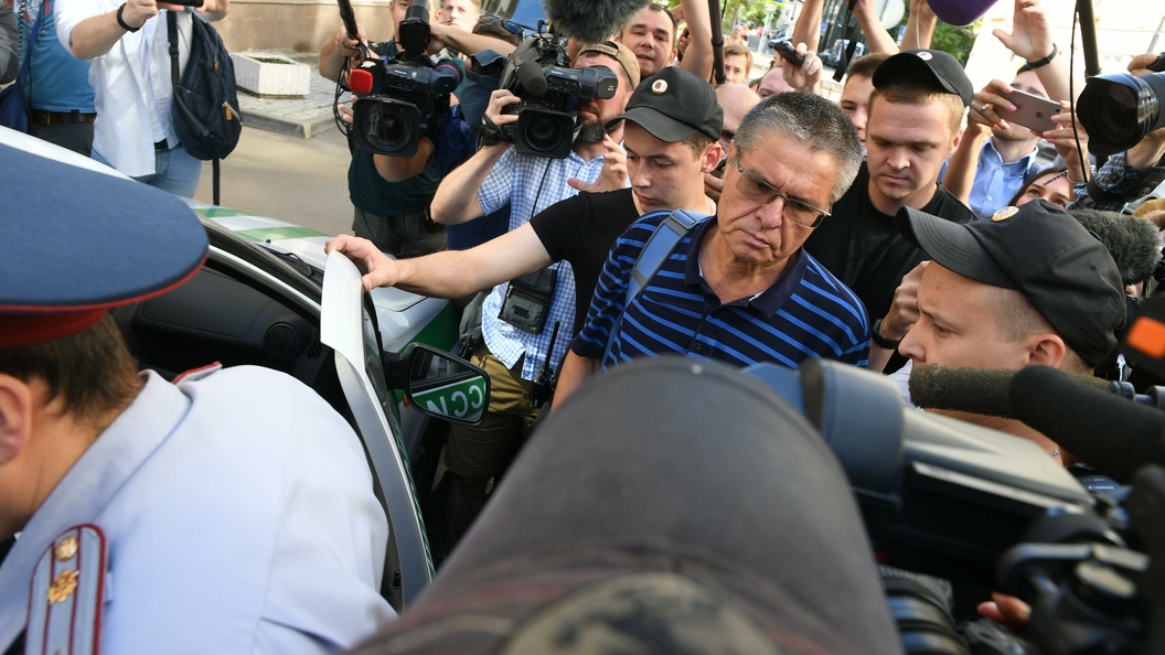 Генерал ФСБ Феоктистов пройдет свидетелем по делу экс-главы МЭР Улюкаева Генерал ФСБ Феоктистов пройдет свидетелем по делу экс-главы МЭР Улюкаева