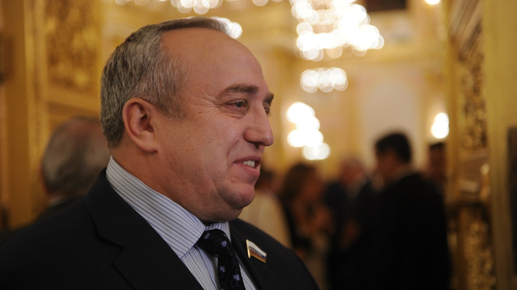 Сенатор Совфеда: Украина готовится развязать войну с Россией, чтобы не платить по долгам Сенатор Совфеда: Украина готовится развязать войну с Россией, чтобы не платить по долгам