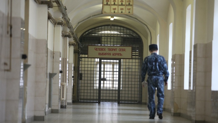 Сдали нервы: Подозреваемый в шпионаже офицер из Ростовской области напал на охранника СИЗО в Москве