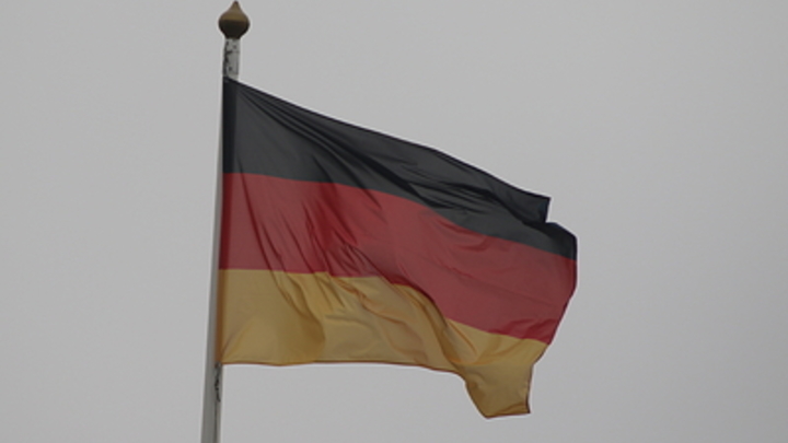 Немецких министров рассорил оборонный бюджет - Bloomberg