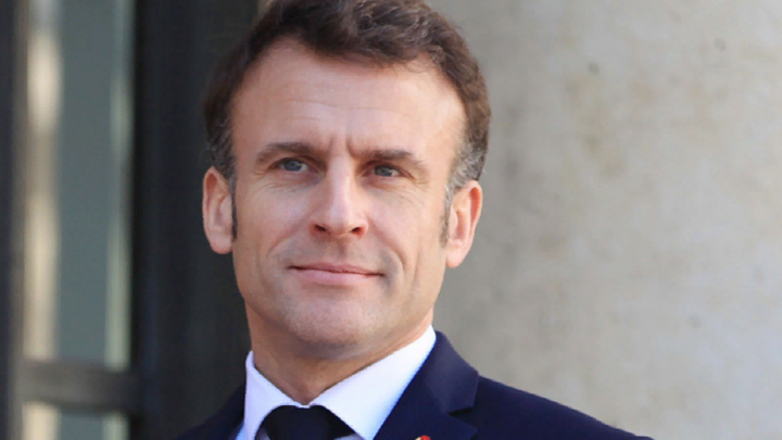 Президент насилия и лицемерия: Макрона публично оскорбили в Гааге