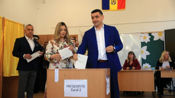 Россию обвинили во вмешательство в выборы Румынии. Захарова возмутилась: Отмывайтесь сами!