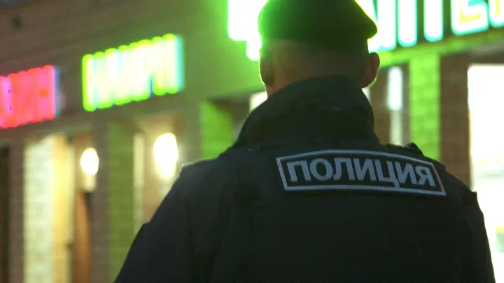 «Примерка» на 150 тысяч: в Челябинске рецидивист сбежал из магазина с золотыми браслетами на руках
