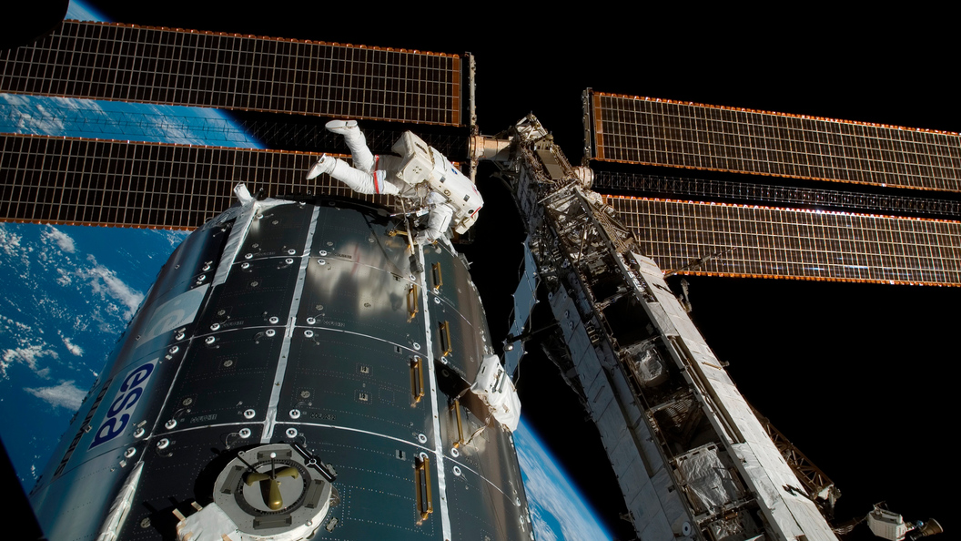 Российские космонавты поставят на МКС наностекла Российские космонавты поставят на МКС наностекла